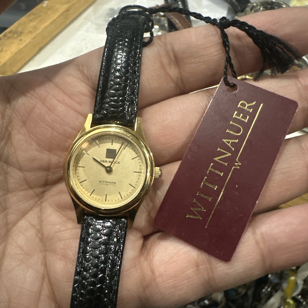 Working VTG Wittnauer Ladies Watch H & R BLOCK Logo Black Leather Band 24mm NOS